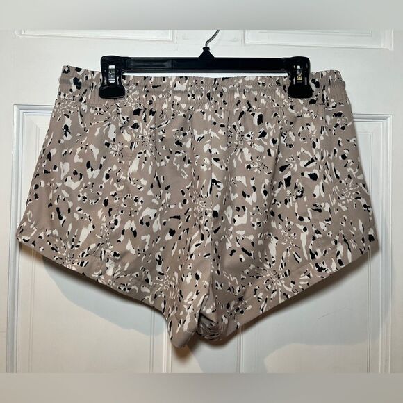 Betsey Johnson Performance Printed Active Shorts Grey Size M - Picture 2 of 4